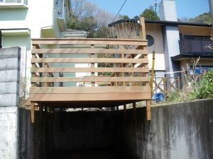 ガレージデッキ 横板ウッドフェンス
