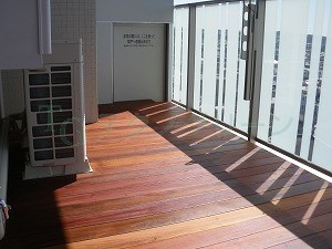 塗装タイプのベランダウッドデッキ(藤沢市)