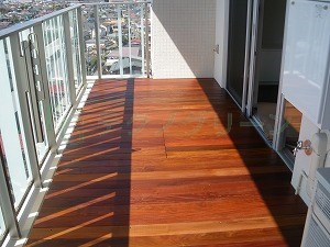 ウッドデッキ ベランダの施工例(藤沢市)